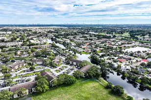 450 Palm Cir W, Pembroke Pines, FL 33025 - Photo 68