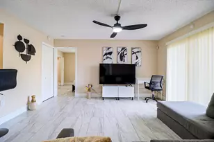 450 Palm Cir W, Pembroke Pines, FL 33025 - Photo 32