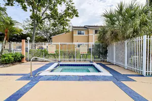 450 Palm Cir W, Pembroke Pines, FL 33025 - Photo 56