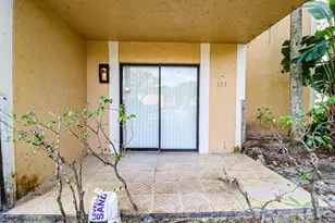 450 Palm Cir W, Pembroke Pines, FL 33025 - Photo 48