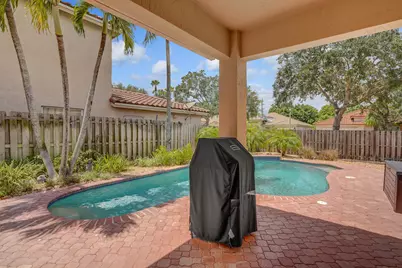 317 E Garden Cove Circle, Davie, FL 33325 - Photo 4