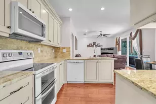 317 E Garden Cove Cir, Davie, FL 33325 - Photo 18