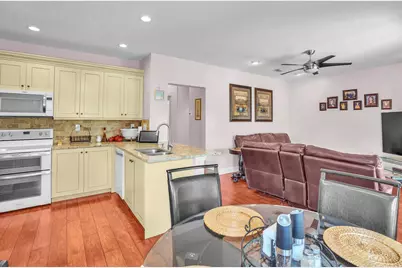 317 E Garden Cove Circle, Davie, FL 33325 - Photo 22