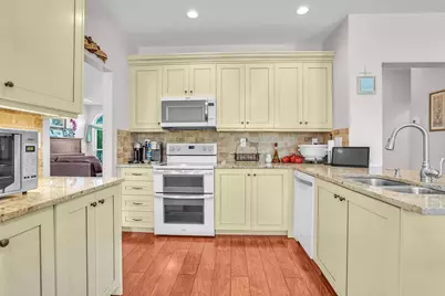 317 E Garden Cove Circle, Davie, FL 33325 - Photo 20