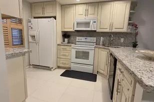 3800 Oaks Clubhouse Dr, Pompano Beach, FL 33069 - Photo 2