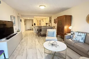 3800 Oaks Clubhouse Dr, Pompano Beach, FL 33069 - Photo 4