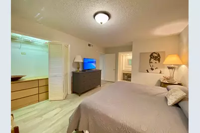 3800 Oaks Clubhouse Drive #311, Pompano Beach, FL 33069 - Photo 6