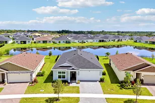 1113 SE Crosswood Wy, Port Saint Lucie, FL 34984 - Photo 2