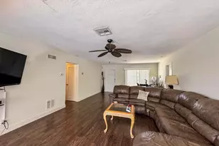 1326 Lake Erie Dr, Lake Worth, FL 33461 - Photo 4