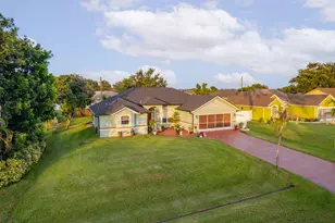 1871 SW Monterrey Ln, Port Saint Lucie, FL 34953 - Photo 4