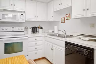 2550 Presidential Way, West Palm Beach, FL 33401 - Photo 10