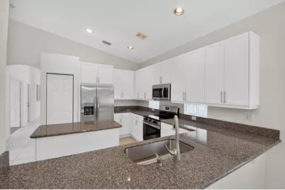 8107 Bellafiore Way, Boynton Beach, FL 33472 - Photo 4
