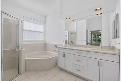 8107 Bellafiore Way, Boynton Beach, FL 33472 - Photo 14