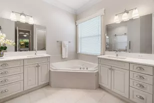 9139 Bay Harbour Cir, West Palm Beach, FL 33411 - Photo 12