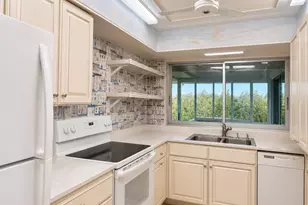 5570 Tamberlane Cir, Palm Beach Gardens, FL 33418 - Photo 18