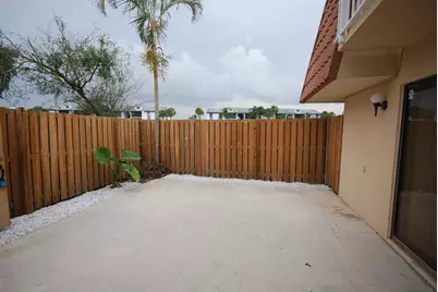 555 Green Springs Place, West Palm Beach, FL 33409 - Photo 2