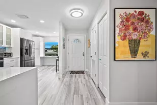 42 Stratford Ln W, Boynton Beach, FL 33436 - Photo 2