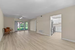 812 Salem Ln, Lake Worth, FL 33467 - Photo 4