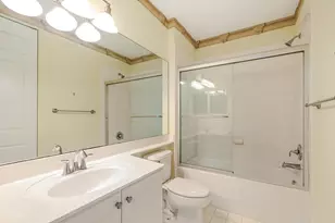 3600 Oaks Clubhouse Dr, Pompano Beach, FL 33069 - Photo 20
