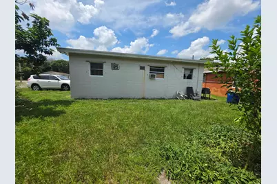 516 N 19th Street, Fort Pierce, FL 34950 - Photo 2