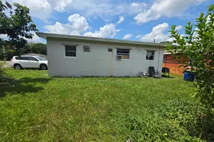 516 N 19th St, Fort Pierce, FL 34950 - Photo 2