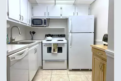335 Farnham P, Deerfield Beach, FL 33442 - Photo 8