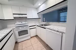 1300 SW 125th Ave, Pembroke Pines, FL 33027 - Photo 4