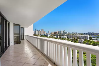 2000 Island Boulevard #903, Aventura, FL 33160 - Photo 16