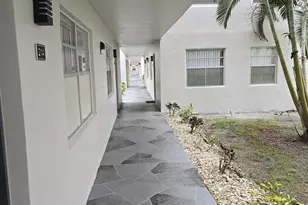 215 E Normandy E, Delray Beach, FL 33484 - Photo 10