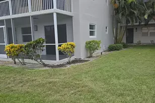 215 E Normandy E, Delray Beach, FL 33484 - Photo 20