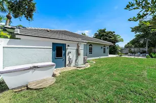 2815 Hampton Cir E, Delray Beach, FL 33445 - Photo 10
