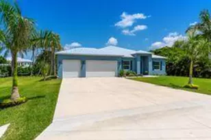 2070 NW Pine Tree Way, Stuart, FL 34994 - Photo 4