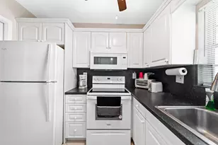 2100 NE 38th St, Lighthouse Point, FL 33064 - Photo 4