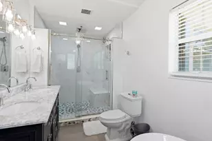 156 Granada Dr, Palm Springs, FL 33461 - Photo 10