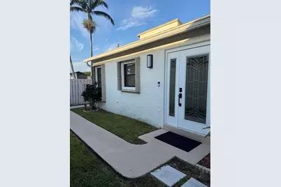 5075 Mirror Lakes Boulevard, Boynton Beach, FL 33472 - Photo 4
