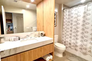 11 NE 6th St, Miami, FL 33132 - Photo 8