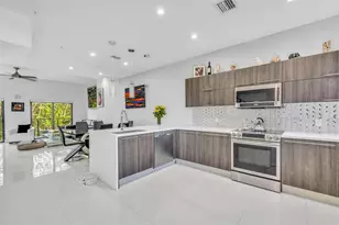 462 SE 1st Cir, Pompano Beach, FL 33060 - Photo 2