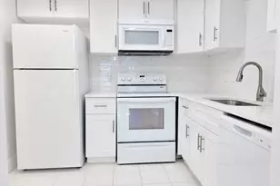 251 Flanders F, Delray Beach, FL 33484 - Photo 2