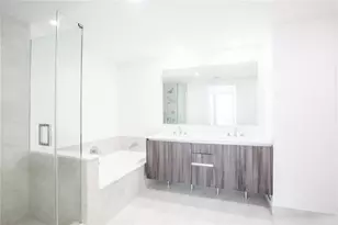488 NE 18th St, Miami, FL 33132 - Photo 10