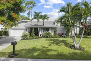 824 Foxpointe Cir, Delray Beach, FL 33445 - Photo 1