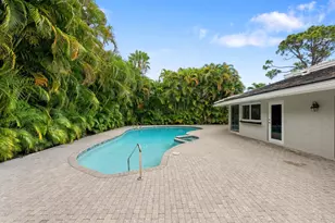824 Foxpointe Cir, Delray Beach, FL 33445 - Photo 32