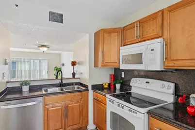 167 Riviera Circle, Weston, FL 33326 - Photo 4