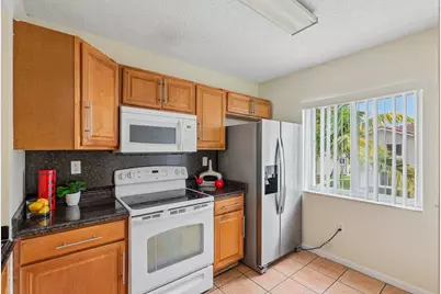 167 Riviera Circle, Weston, FL 33326 - Photo 4