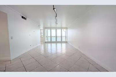 105 Lake Emerald Drive #810, Oakland Park, FL 33309 - Photo 18