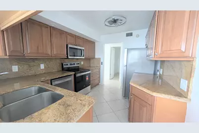 105 Lake Emerald Drive #810, Oakland Park, FL 33309 - Photo 14