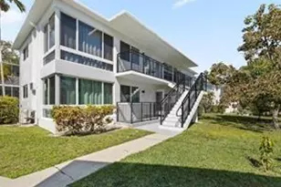 1050 SE 14th Pl, Fort Lauderdale, FL 33316 - Photo 2