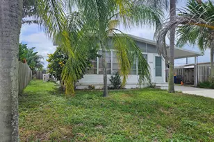 8392 SE Skylark Ave, Hobe Sound, FL 33455 - Photo 2