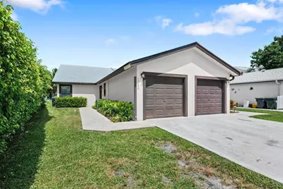 12538 Westhampton Circle, Wellington, FL 33414 - Photo 16