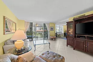 911 Gardenia Dr, Delray Beach, FL 33483 - Photo 12