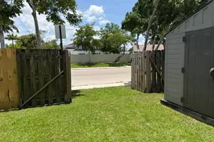 924 Cumberland Terrace, Davie, FL 33325 - Photo 10